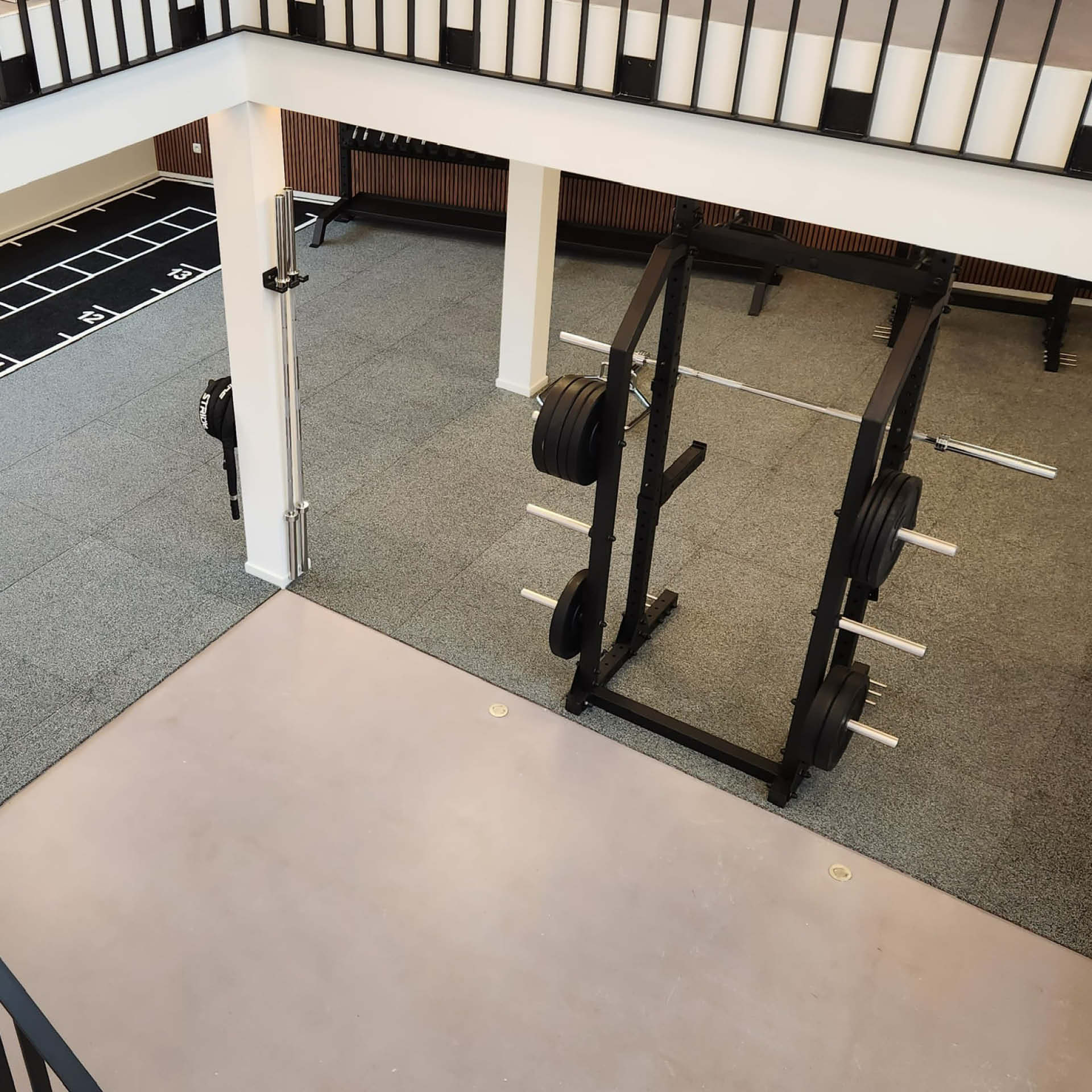Tapis en caoutchouc R+T Connect 1 x 1 m / 20 mm (STONE / 70 % gris)